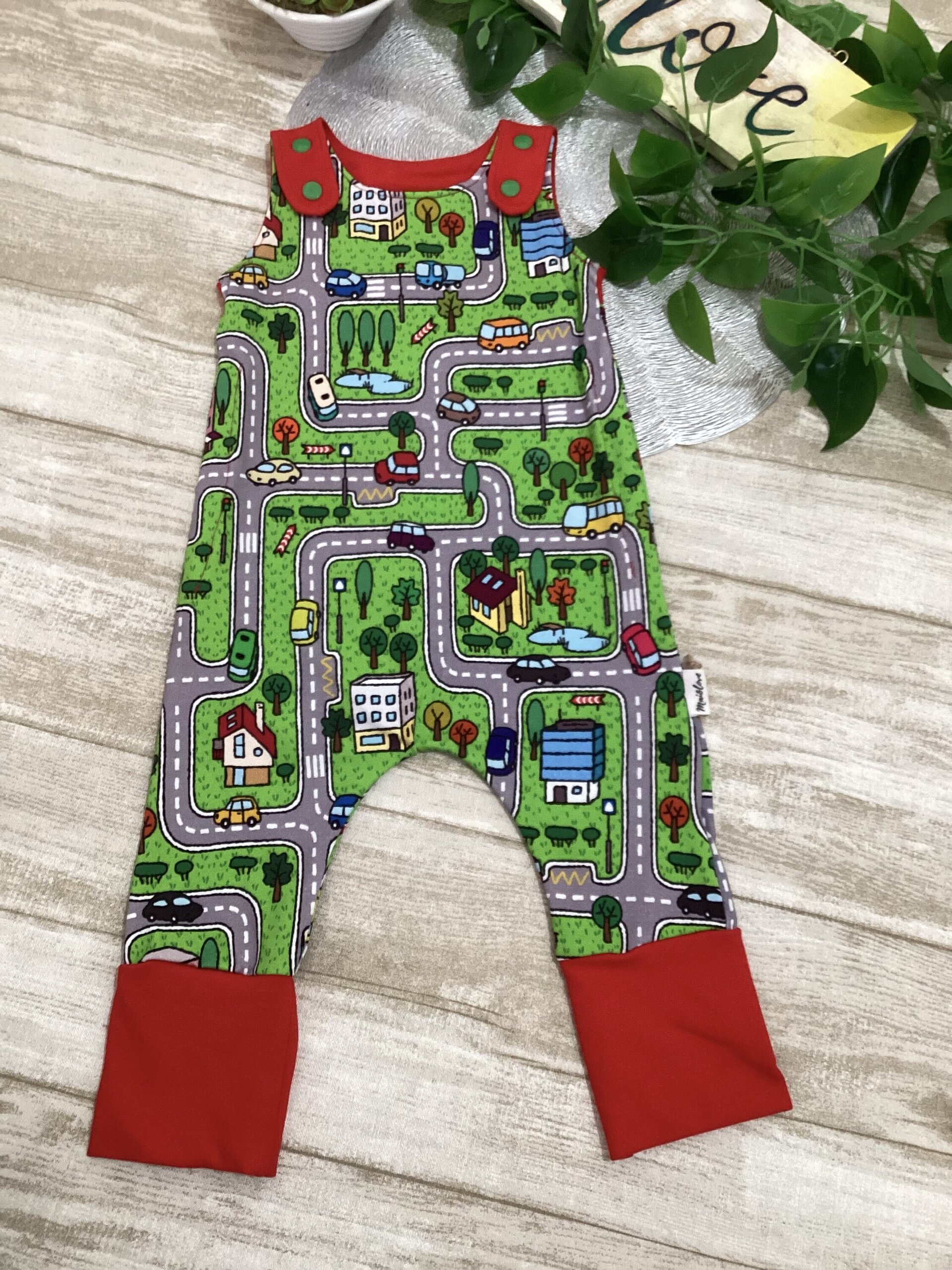 Peto evolutivo 3/12 meses. Carreteras y coche. Alfombra juegos. Punto. - 5