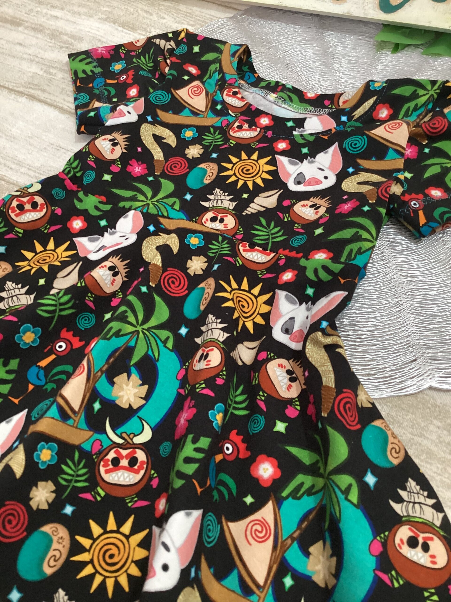 Vestido 1/3 años. Punto camisera.  Vaiana. Manga corta. Falda con caída - 3