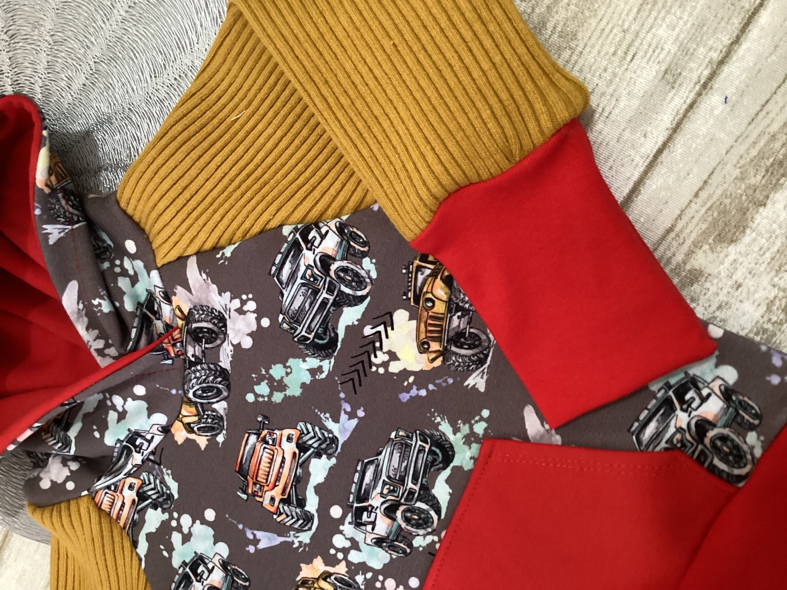 Sudadera 3/12 meses. French terry. Coches. Camionetas. Bolsillo y capucha. - 2