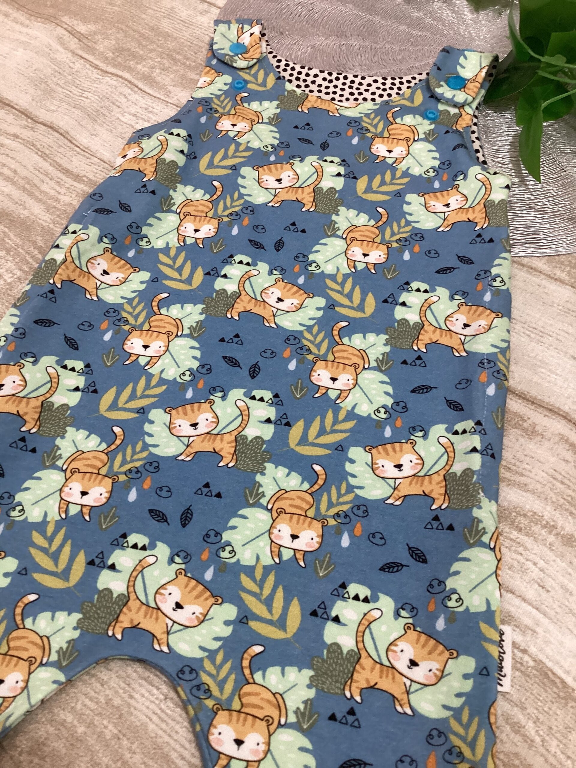 Peto evolutivo 3/12 meses. Gatitos con puntos. Punto camiseta. - 3