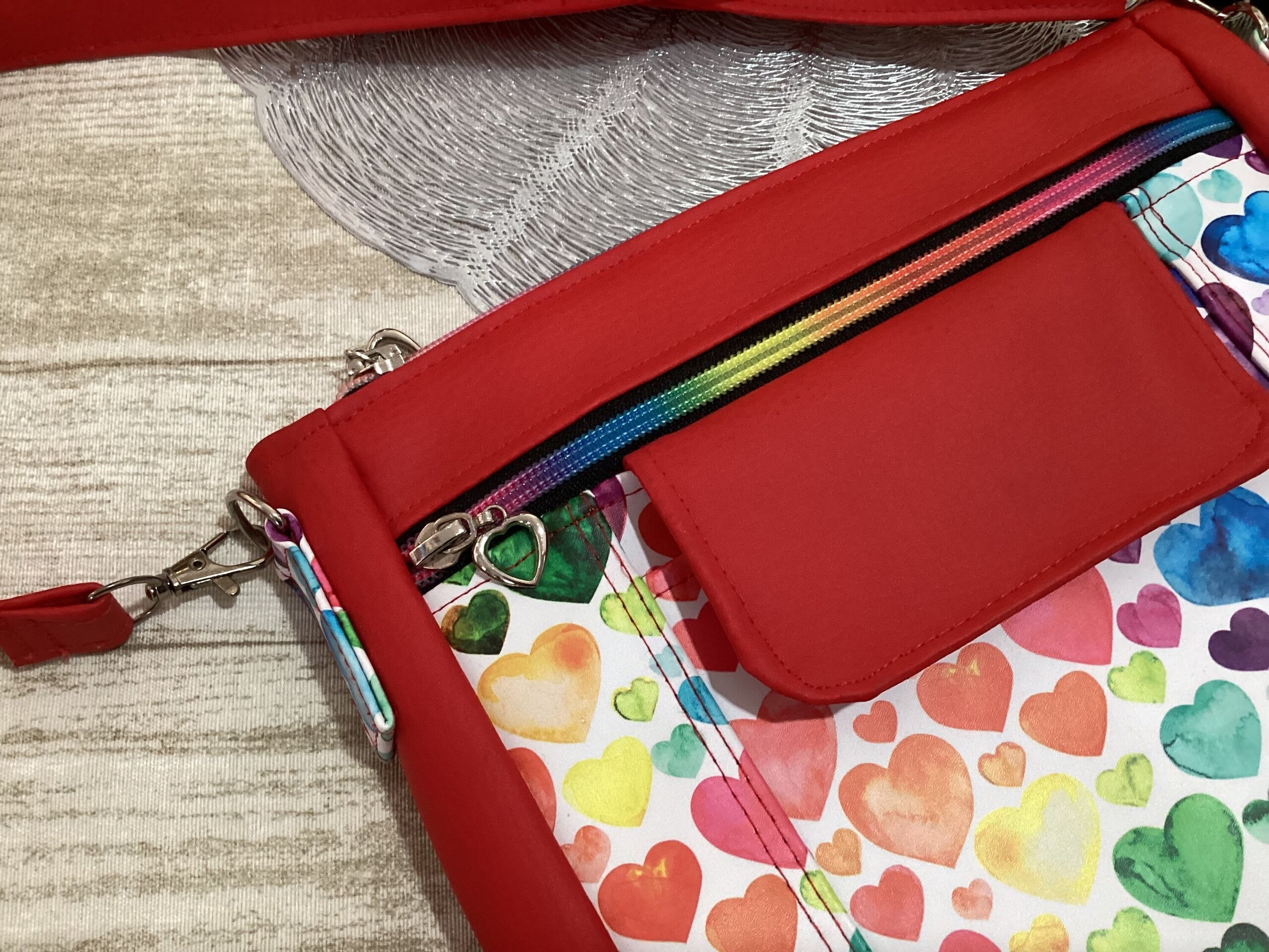 Bolso de Polipiel. Corazones multicolores. - 2