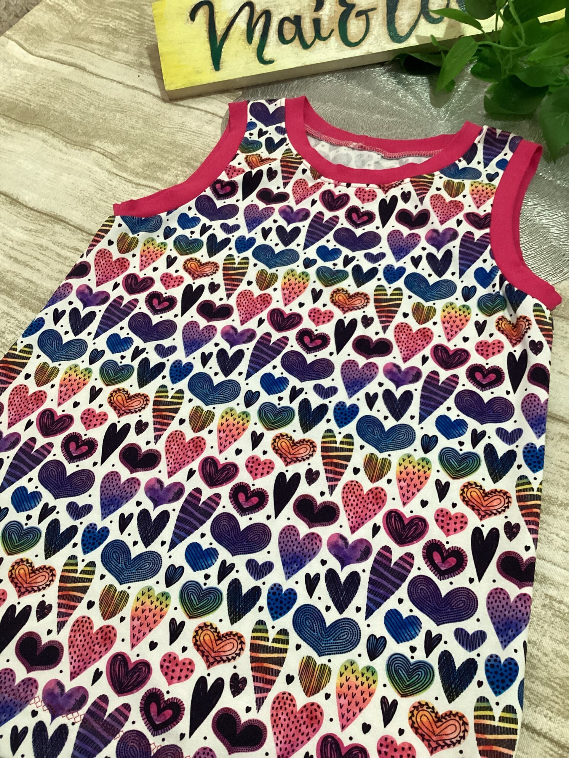 Camiseta 6/9 años. Tirantes. Corazones de colores. Punto - 2